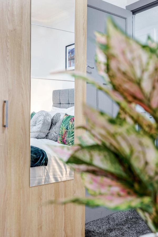 Heathrow 2-Bedroom Maisonette With Parking West Drayton  Exterior foto