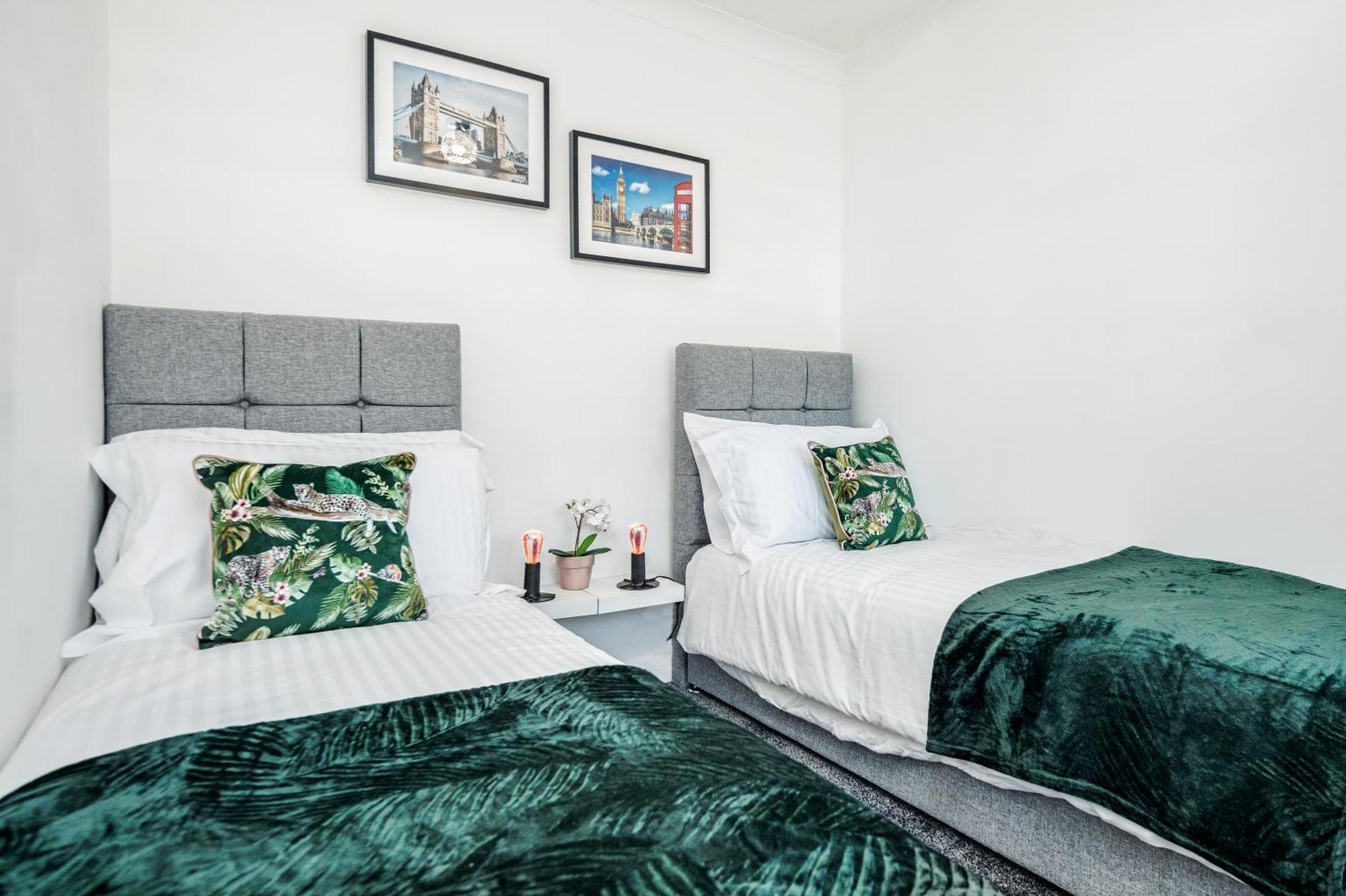 Heathrow 2-Bedroom Maisonette With Parking West Drayton  Exterior foto