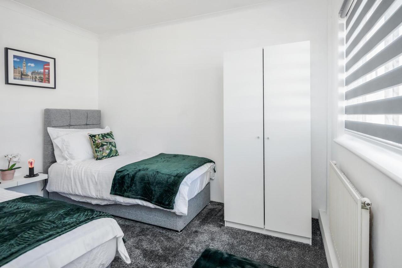 Heathrow 2-Bedroom Maisonette With Parking West Drayton  Exterior foto
