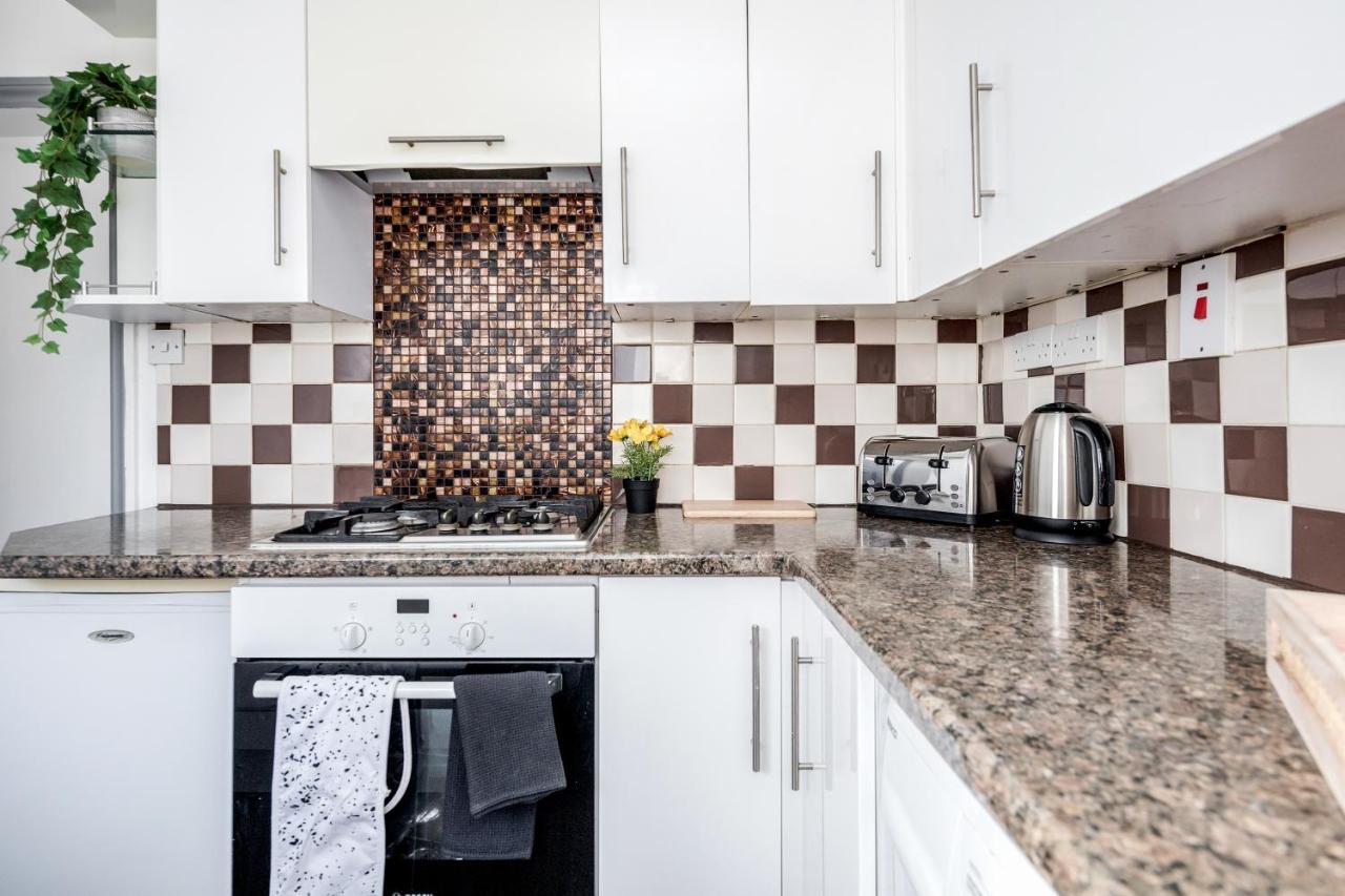 Heathrow 2-Bedroom Maisonette With Parking West Drayton  Exterior foto
